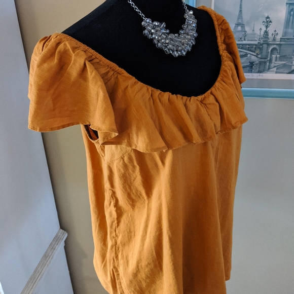 NWT Ruffled Blouse - Picture 6 of 6